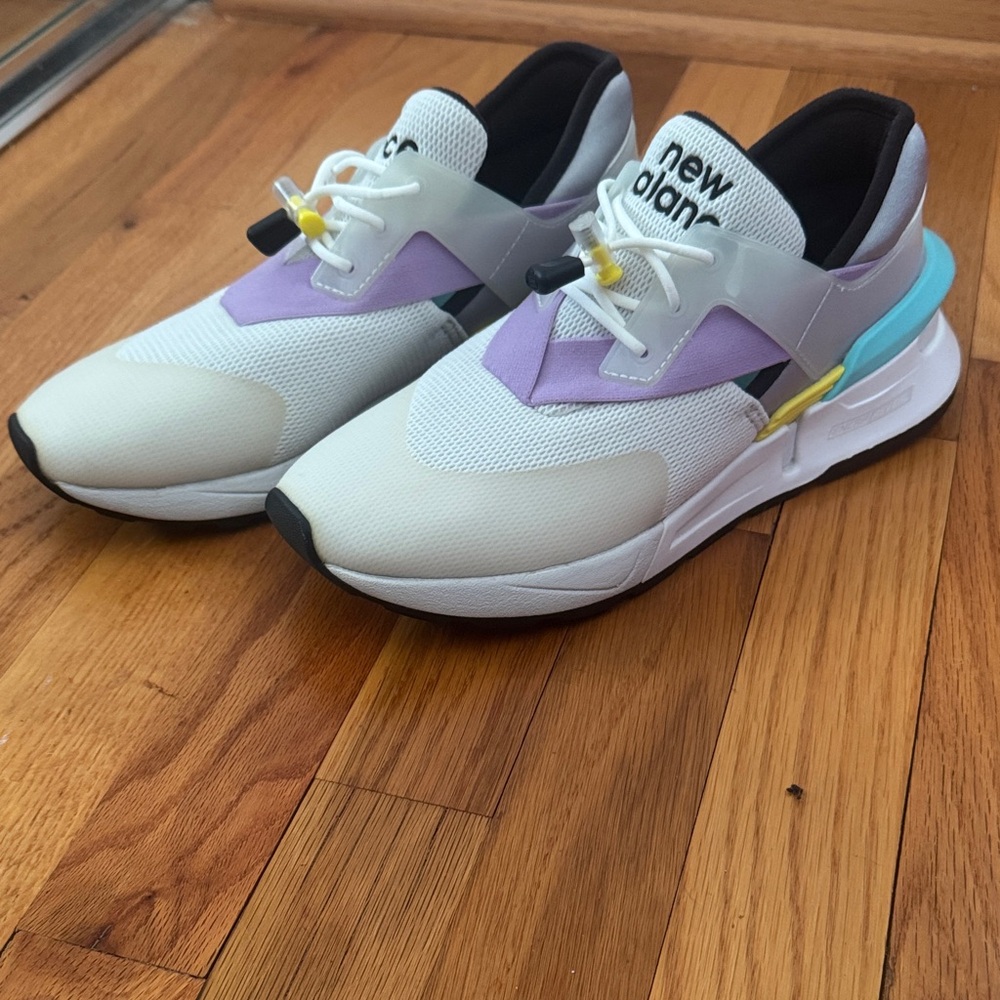 New Balance Women Sneakers